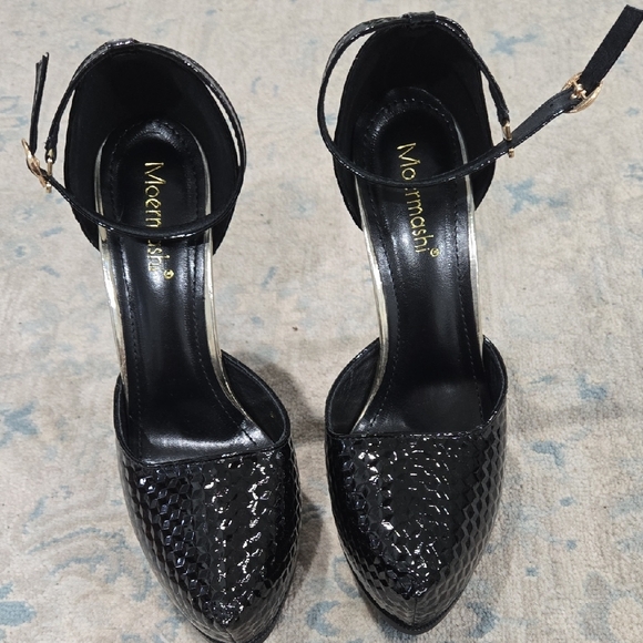 Black Textured Platform Heels - Picture 2 of 6